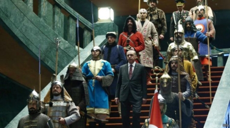 حرس قصر أردوغان من المحاربين يثير الجدل