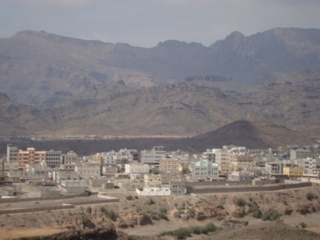 مصدر طبي بمستشفى ردفان: جريح جراء قصف الجيش البارحة لجبال الحبيلين
