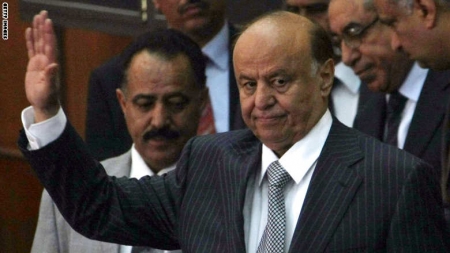 هادي يتعهد بإعادة الوضع إلى طبيعته في مؤسسات الحكومة بصنعاء عاجلا