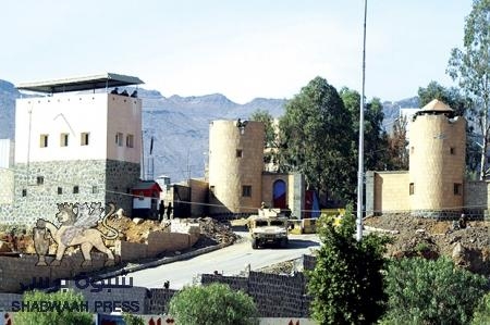 عاجل : سقوط دار الرئاسة بأيدي الحوثيون والمواجهة المسلحة وصلت الى منزل الرئيس بشارع الستين