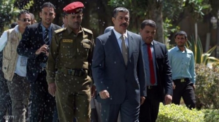 ناطق الحكومة : مغادرة رئيس الوزراء بحاح مقر القصر الجمهوري إلى جهة آمنة