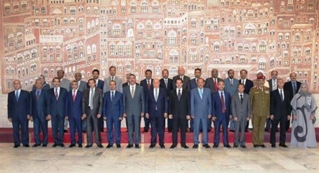 اقصر فترة لحكومة يمنية : خالد بحاح يقدم استقالة حكومته ( نص خطاب الاستقالة)