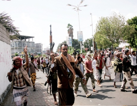 الخليج : اليمنيون يقاومون انقلاب الحوثيين بالعودة إلى الساحات