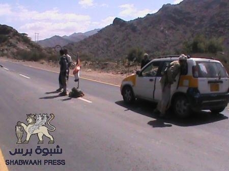 لجان امنية الحراك تنتشر على منفذ كرش الحدودي وانتشار للمسلحين على التلال الجبلية