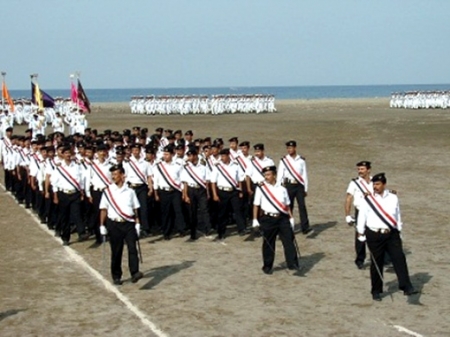 كتيبة بحرية تعود للجنوب : ضباط وجنود جنوبيون يغادرون الحديدة إلى عدن