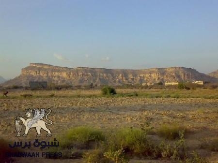 انفجار عبوة استهدفت طقم عسكري اثناء مروره بالخط العام بالمحفد.