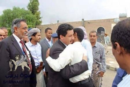 عاجل : تأكد الافراج عن بن مبارك والصور الأولى له