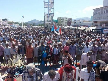 خطيب ساحة الاعتصام بعدن:يدعو الجنوبيين لسرعة بسط السيطرة على أرضهم