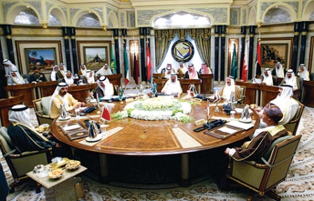 كاتب خليجي يدعو لدعم استقلال الجنوب وضمة إلى مجلس التعاون