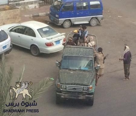 عاجل تفاصيل إضافية : إصابة اثنين من أنصار الحراك الجنوبي في اشتباكات عدن مع قوات الأمن المركزي