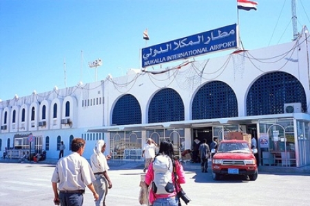 قيادة المنطقة العسكرية الثانية بالمكلا تنفي أخبار عن تبادل إطلاق نار بمطار الريان