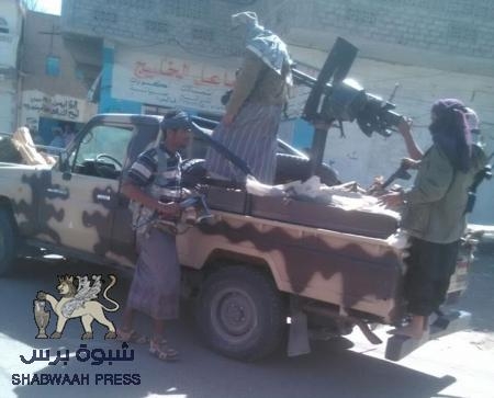 قبائل بيحان يحاصرون أنصار الشريعة داخل المعسكر ويمنعون خروج الأسلحة