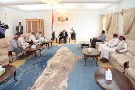 وفود قبلية من البيضاء والصيعر تدعم الشرعية في عدن