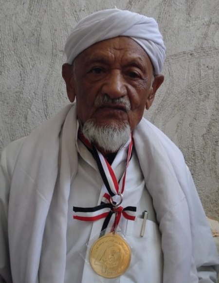 عميد المؤرخين والموثّقين الحضارمة يخاطب الرئيس هادي : لدي مقترحات ودستور الدولة الكثيرية