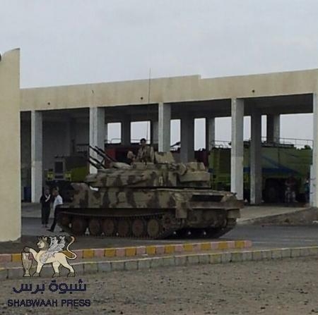 الجيش يسيطر على مطار عدن والعوالق ينتشرون في العريش (صور)