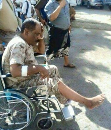العميد جواس يصاب برصاصة وهو في صفوف اللجان الشعبية (صور)