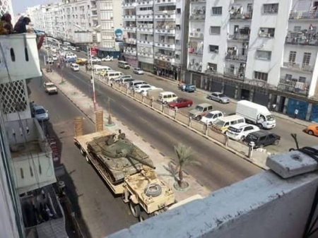 عاجل..الطيران الحربي يشن غارة جديدة على قصر المعاشيق بعدن