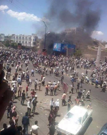 ثوار تعز يمهلون الحوثيين ثلاث ساعات لمغادرة المدينة