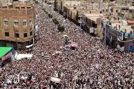 هادي: مسيرات رفض الانقلاب تحفز تمسكنا بالشرعية