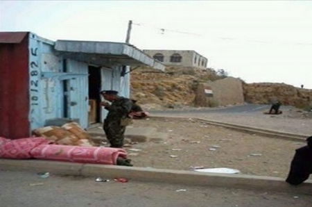 صورة للنقطة العسكرية التي اقامها الحوثيين في هيجة العبد باتجاه مديرية المقاطرة