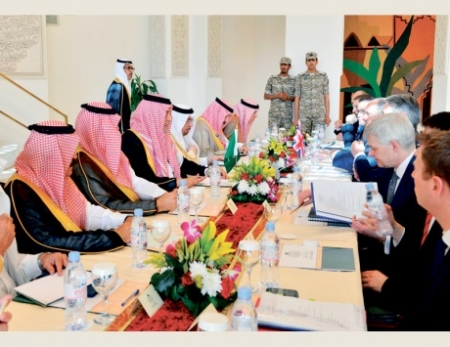 الخليج : السعودية تلوح بتحرك خليجي في اليمن