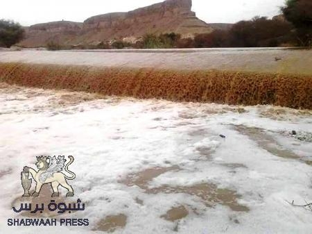 سيول وادي حضرموت تجرف طقما عسكريا على متنه 6 جنود