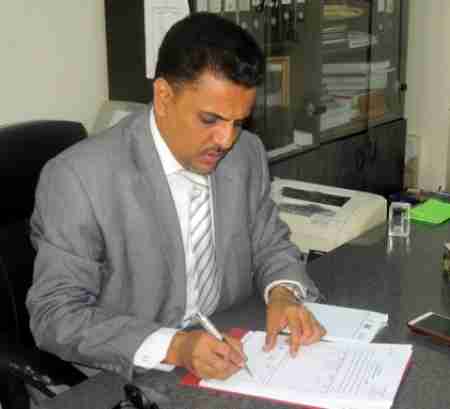 امين عام حضرموت يتواصل مع أبناء المحافظة العالقين بجيبوتي