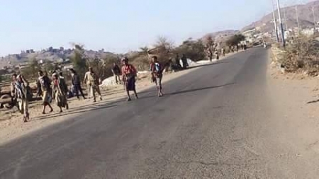 جنود ضبعان يهربون الى قراهم في اليمن سيرا على الأقدام