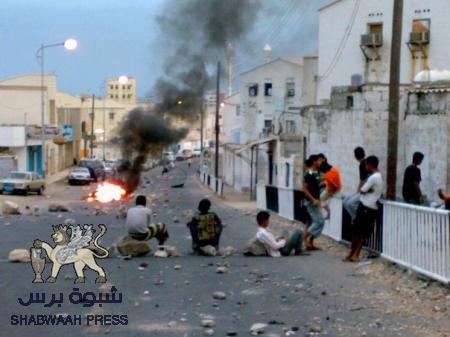عاجل : قوات المخلوع والحوثيين يأسرون 9 من شباب المقاومة الجنوبية في عدن