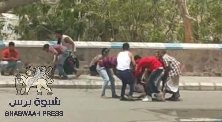 عاجل : إعطاب دبابة عفاشية وقناصة يستهدفون شابا بعد خروجه من صلاة الجمعة