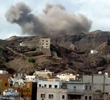 طائرات التحالف العربي تقصف قصر معاشيق بكريتر (صور)