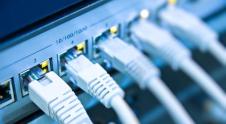 مخاوف من قطع خدمة الانترنت باليمن