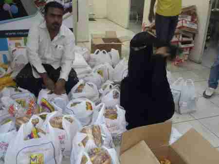 حملة الأغاثة  الشعبية تقدم قرابة 4 مليون لمستشفى باصهيب بعدن ومنظمة عدنية دعمت 200 أسرة فقيرة.