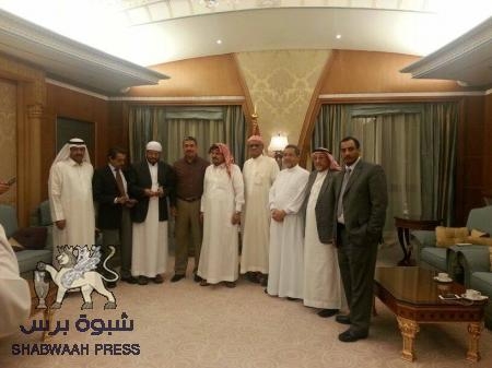 الأستاذ بحاح يلتقي بنخبة من إقليمي عدن وحضرموت