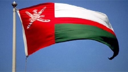 إغاثة سلطنة عمان الشقيق تبدأ التوزيع على النازحين بحضرموت .