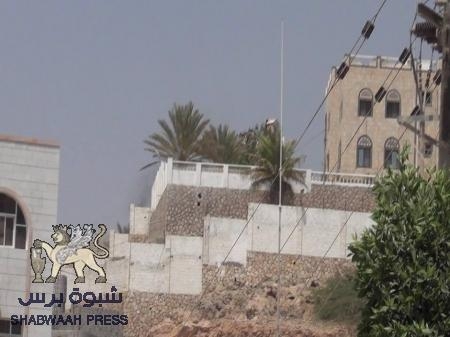 القاعدة تعقد صفقة مع رجل اعمال بالمكلا لهدم مبنى حكومي