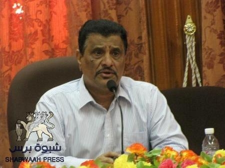 وكيل محافظة حضرموت يسحب أكثر من (20) مليون من أحد البنوك
