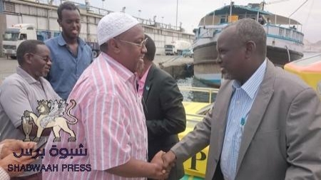 قنصل جمهورية الصومال بعدن يغادر المكلا برفقة المئات من مواطنيه