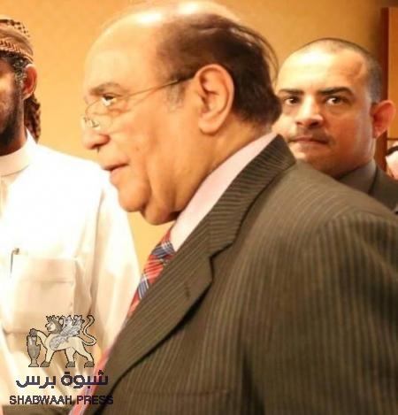 الرئيس حيدر العطاس في مسقط للقاء مسئولين عمانيين وقادة جنوبيين