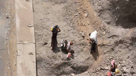 وفاة امرأة وطفل نتيجة رفض مليشيات الحوثي وصالح خروج الاسعافات من مديرية المسيمير بلحج