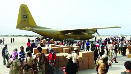 طائرة إغاثة سعودية رابعة محملة بمستلزمات طبية تصل إلى عدن