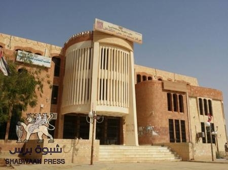 أعداء شعب الجنوب يحطمون أول صرح إعلامي جنوبي في شبوه (صور)