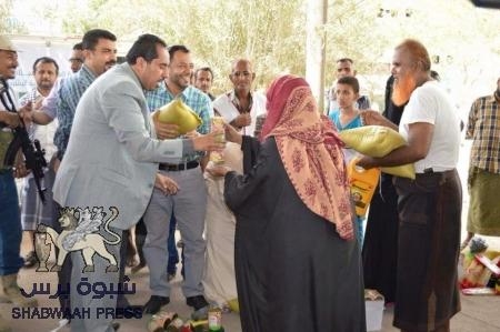 يا نايف البكري تعامل مع المواطنين بآدمية (صور)