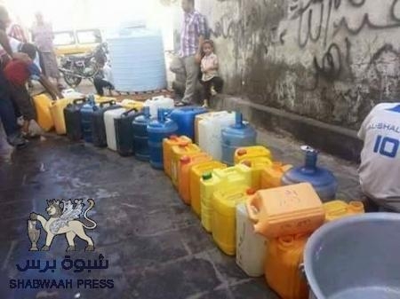 خراب ودمار وقلة غذاء يسود مدينة عدن