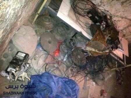 العثور على ألغام وصواعق تفجير في منزل شعبي بعتق عاصمة شبوه (صور)