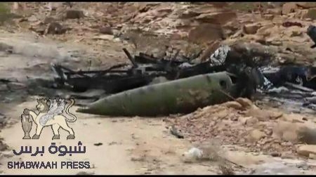 طيران التحالف يدمر شاحنة تحمل صواريخ في عقبة قنذع ببيحان الأعلى بشبوه (صور)