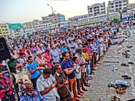 في مهرجان سيشهد عرض عسكري ..عدن تستقبل حشود جنوبية كبيرة عشية ذكرى ثورة 14 أكتوبر