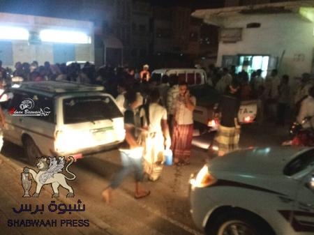 تبادل إطلاق نار بين مواطن ونقطة عسكرية تابعة للقاعدة في مدينة الشحر
