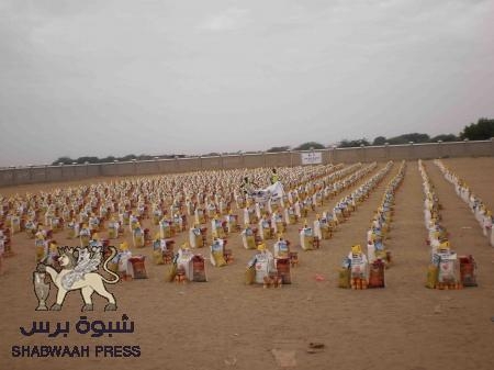الحملة الكويتية الميدانية تغدق على أهالي أبين بالمعونات