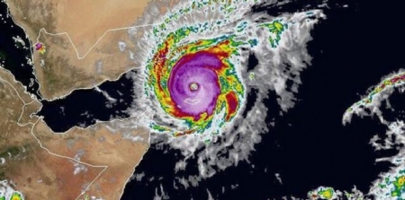 نداء عاجل : سقطرى تستغيث .. الإعصار ميج يضرب الجزيرة بكل عنفوانه